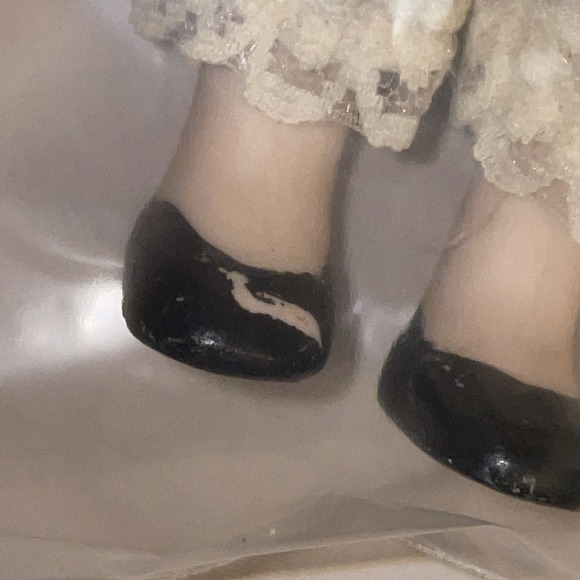 Vintage 6.5" Porcelain Doll Beige Velvet Dress Ivory Lace Trim Bonnet Gorham - Picture 4 of 13